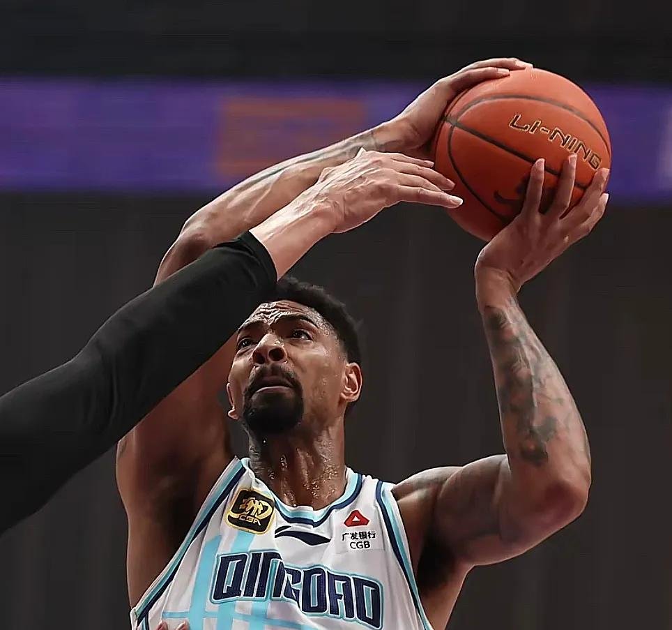 青岛队横扫勇士，字母哥高光表现