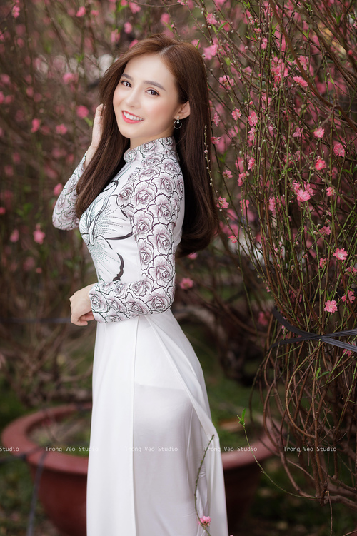 战术压制与个人辉煌，AC米兰对阵几内亚，苏亚雷斯演绎完美足球