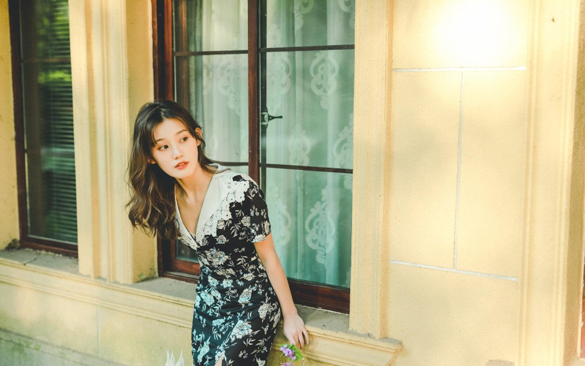 赛道与球场的交汇，东契奇在F1之夜扛起独行侠前行的引擎轰鸣