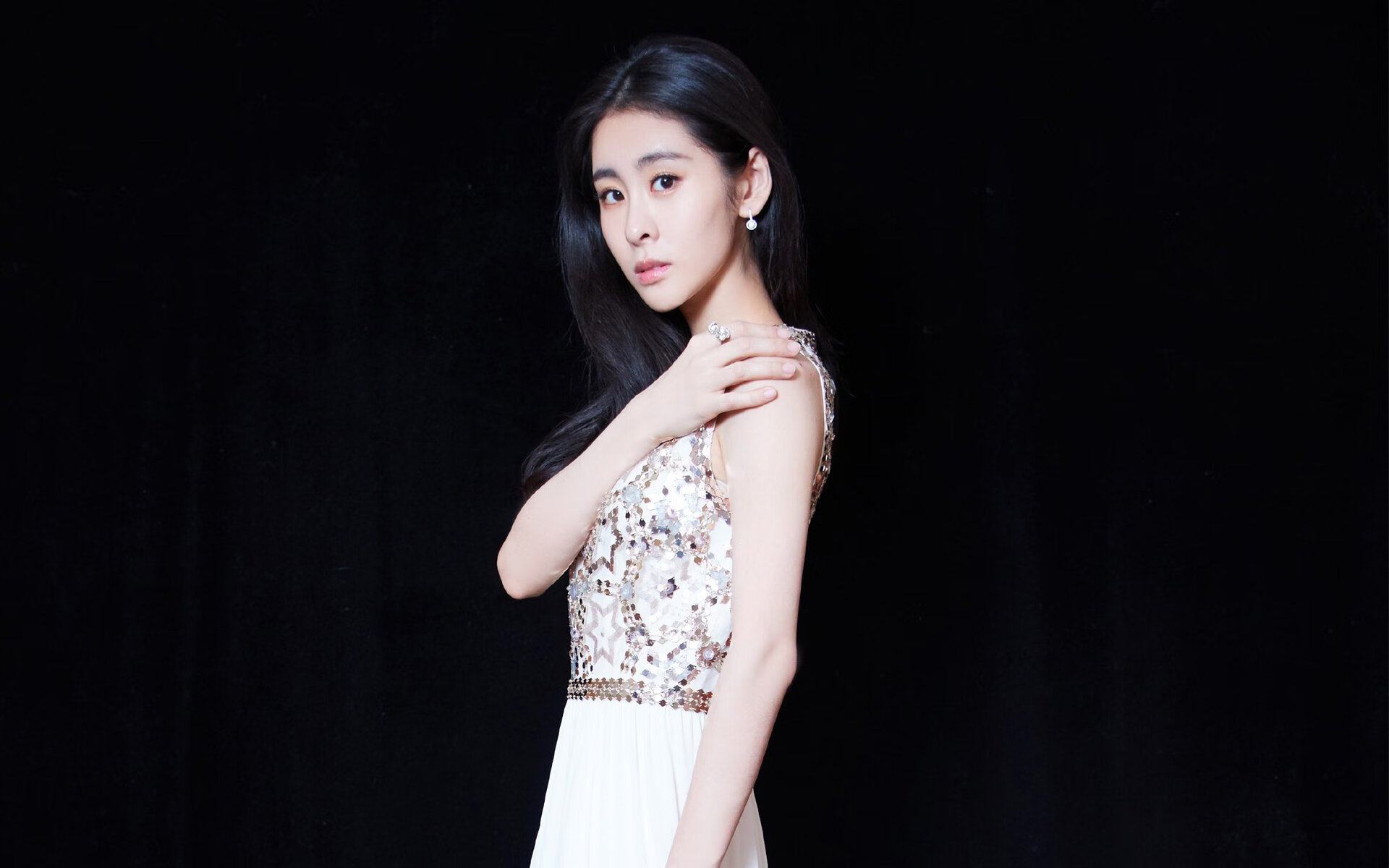 欧冠淘汰赛焦点战,深圳队以东方铁壁战术完美压制火箭,改写亚洲足球格局