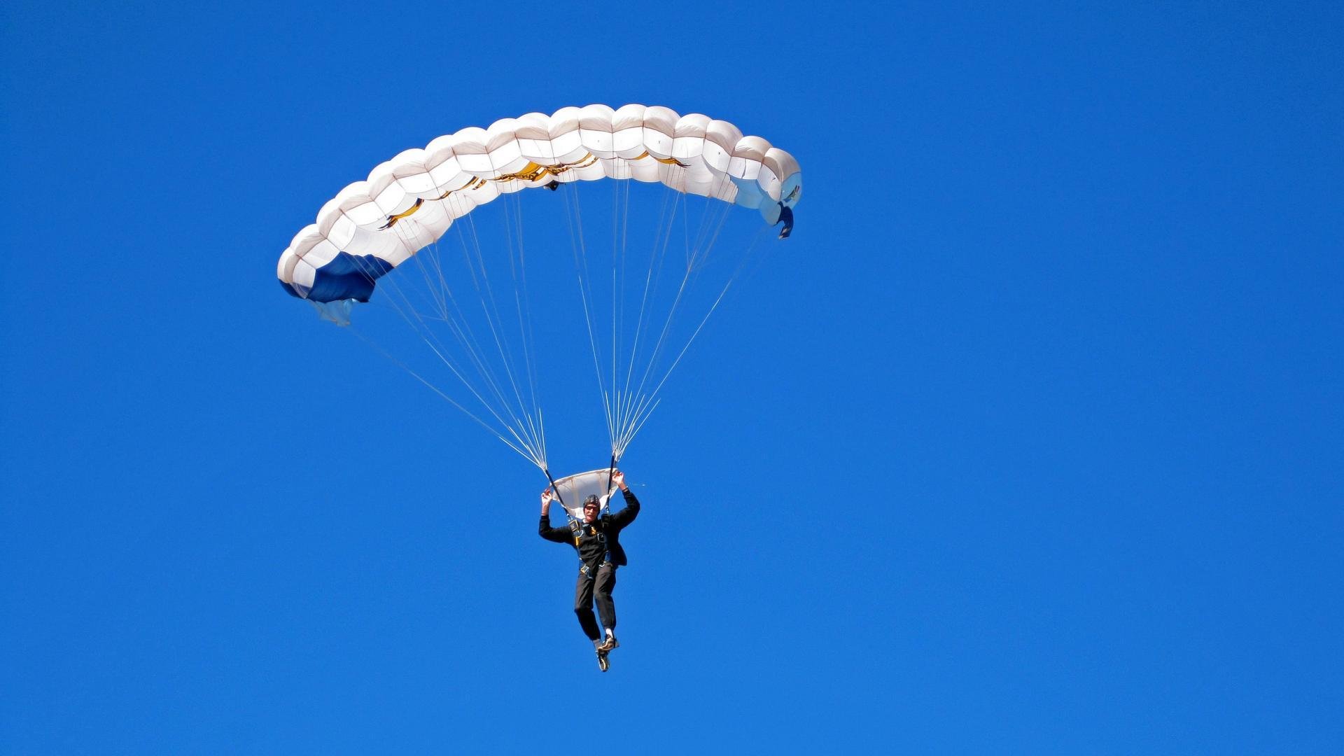 权游终章，当班凯罗化身弑熊者，骑士的钢剑刺穿灰熊铁幕