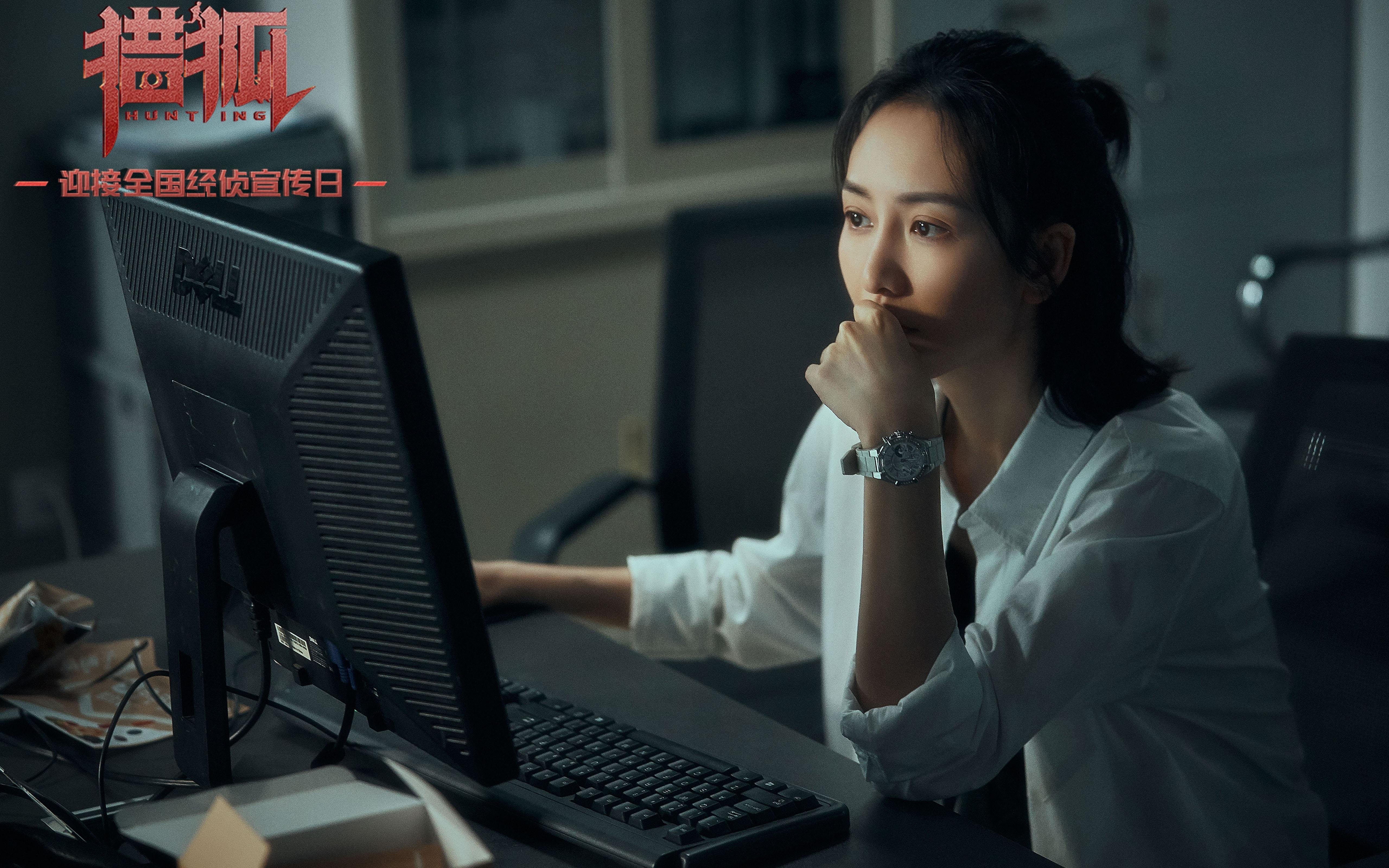 下面,我将先为你拓展一个具有唯一性和爆点的标题,然后根据这个标题,创作一篇充满现场感和叙事张力的文章