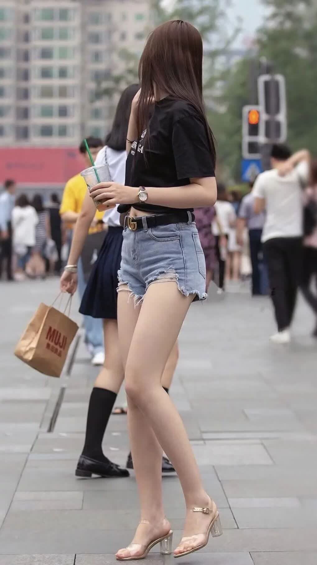 橙衣铁壁难阻东欧铁骑—2026世界杯上演碾压式险胜，范戴克孤掌难鸣