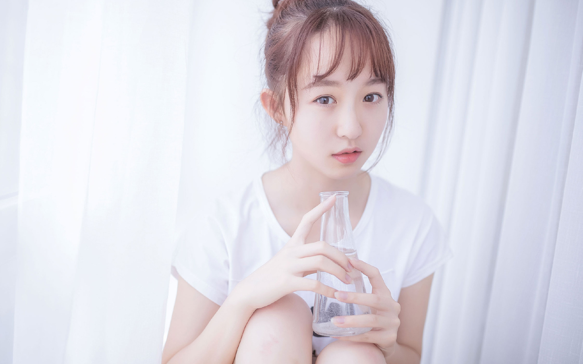 我将首先拟定一个能够抓住核心看点的标题，然后围绕这个标题展开叙事